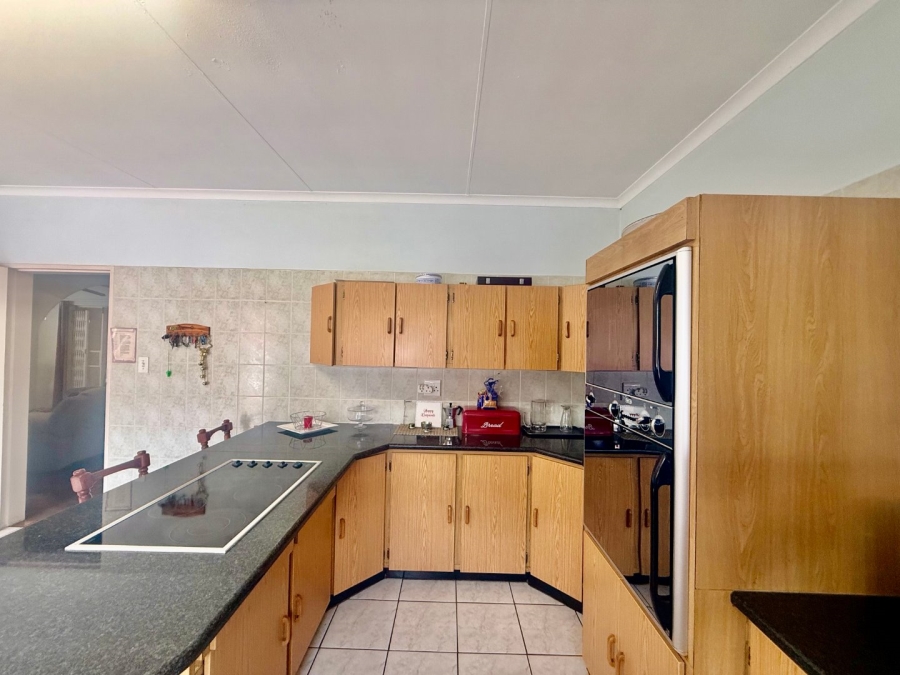 To Let 4 Bedroom Property for Rent in Schoemansville North West